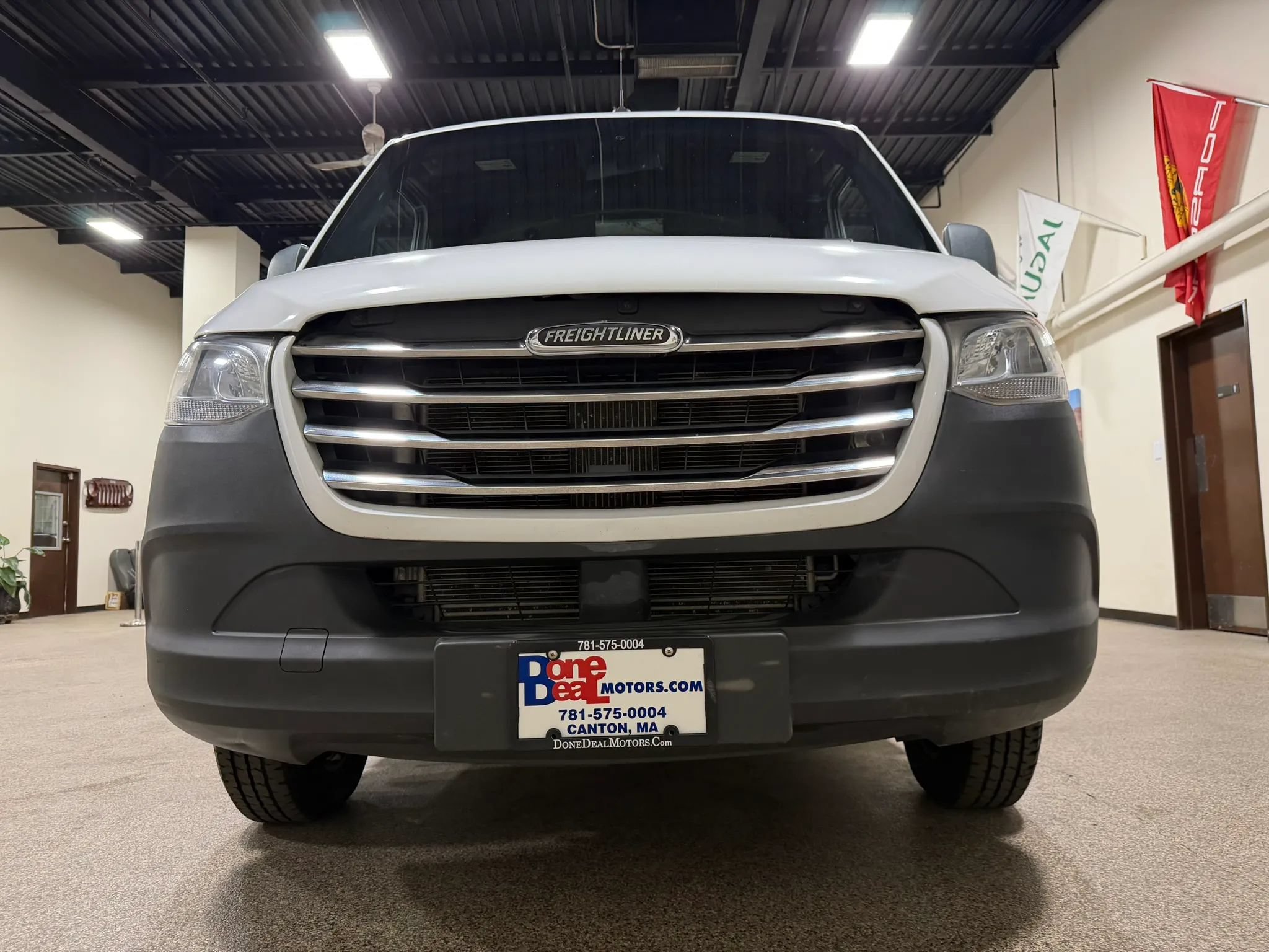Used 2019 Freightliner Sprinter 144 RWD image 12