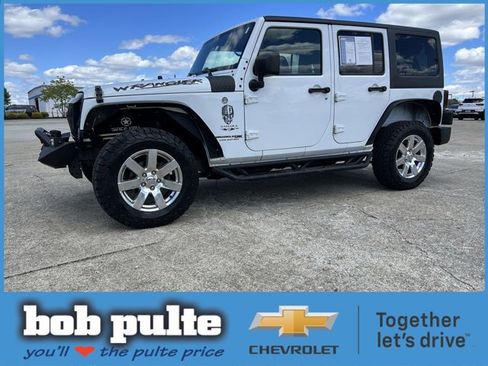 Used 2018 Jeep Wrangler Unlimited Sahara w/ Connectivity Group AWD/4WD image 1