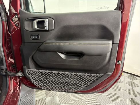 Used 2021 Jeep Gladiator Overland image 12