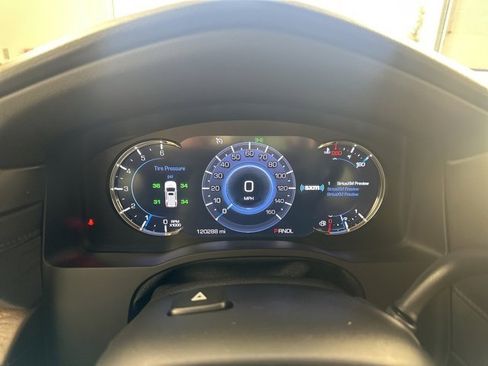 Used 2017 Cadillac Escalade ESV Luxury image 23