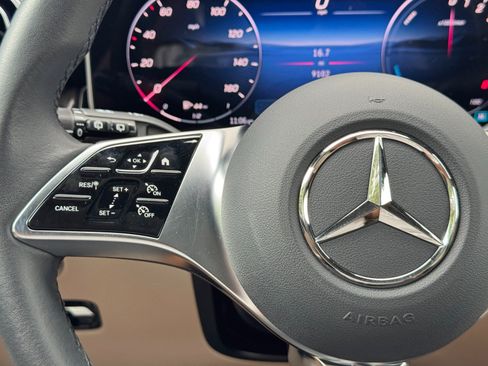 Used 2025 Mercedes-Benz GLC 350e 4MATIC image 23
