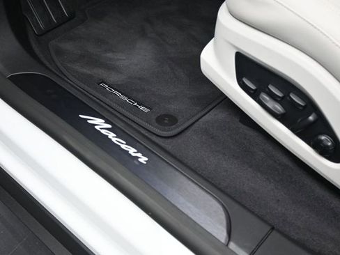 Certified 2025 Porsche Macan Electric RWD image 18