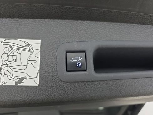 Certified 2024 Toyota Sienna XLE FWD image 33