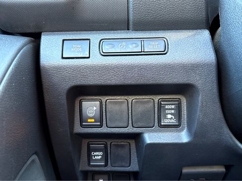 Used 2022 Nissan Frontier SV image 11