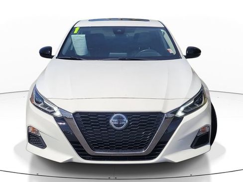 Used 2021 Nissan Altima 2.5 SR w/ SR Premium Package FWD image 2