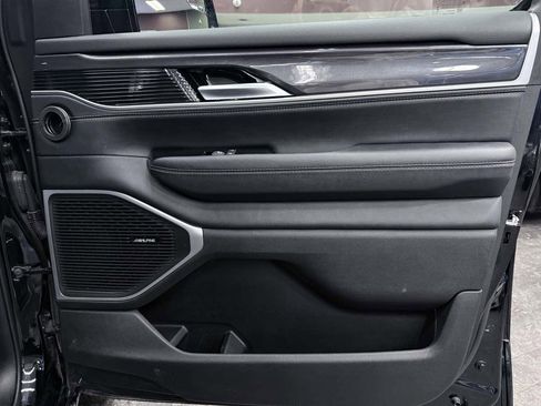 Used 2024 Jeep Wagoneer 4WD w/ Premium Group I image 27