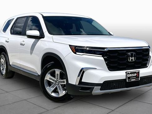 Used 2025 Honda Pilot EX-L image 3