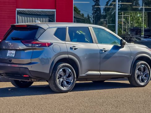 Used 2025 Nissan Rogue SV FWD image 3