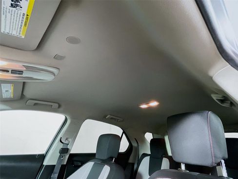 Used 2017 Chevrolet Equinox LT w/ Convenience Package image 12