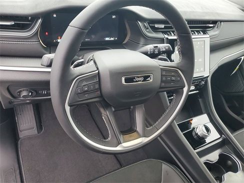 New 2025 Jeep Grand Cherokee L Altitude image 20