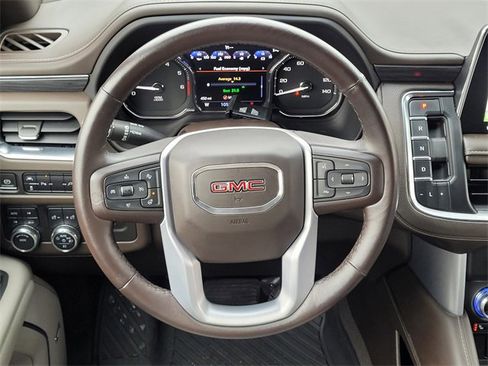 Used 2021 GMC Yukon XL SLT w/ SLT Premium Package image 9