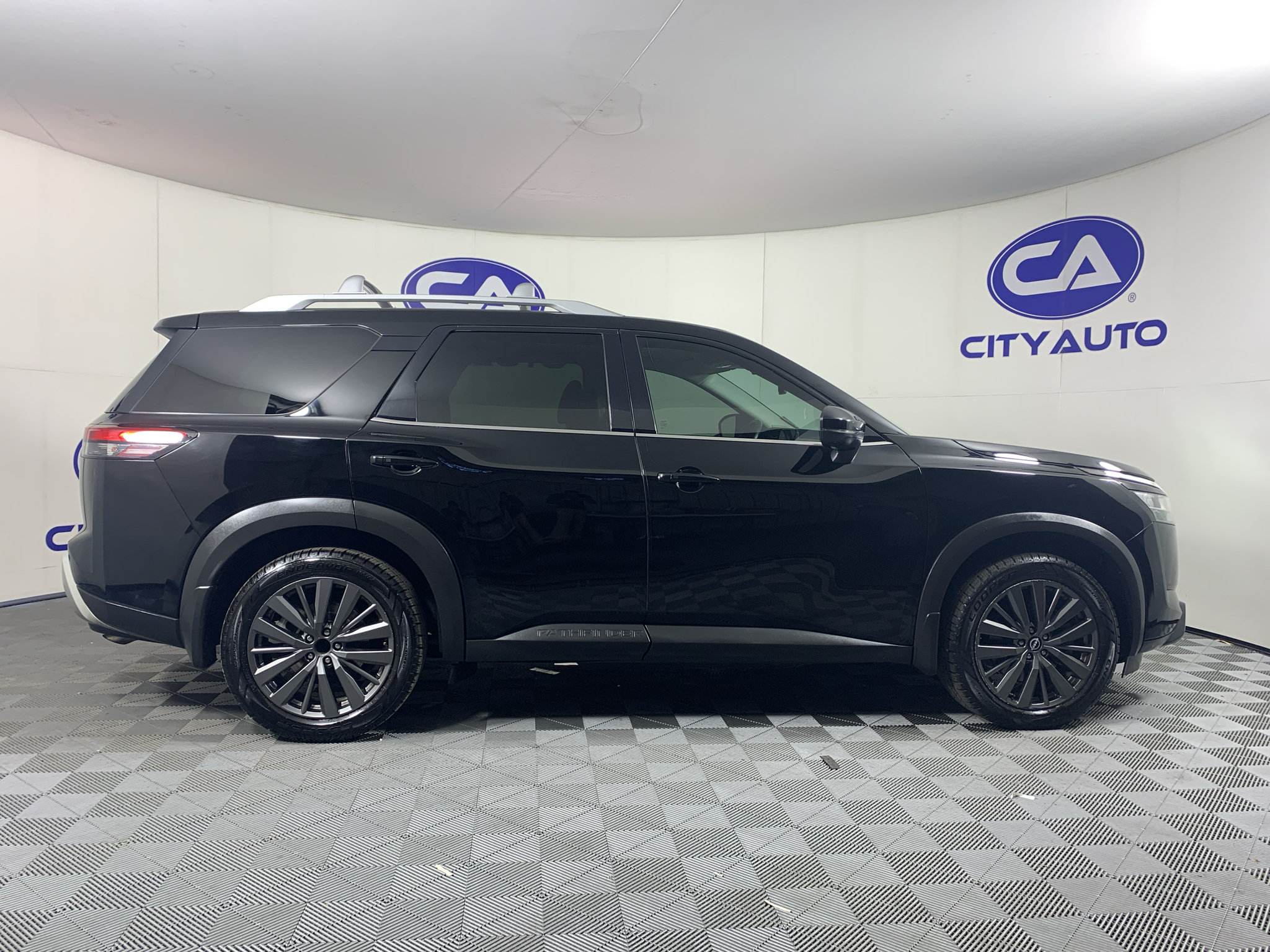 Used 2022 Nissan Pathfinder SL w/ SL Premium Package FWD image 2