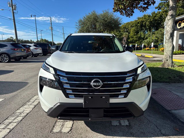 Used 2024 Nissan Rogue S AWD/4WD image 3