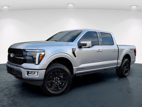 Used 2025 Ford F150 Platinum w/ FX4 Off-Road Package image 2