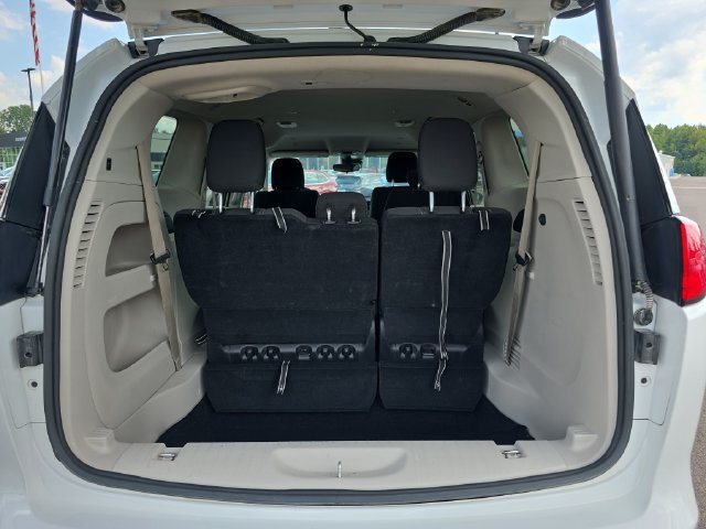 Used 2023 Chrysler Voyager LX FWD image 14