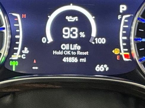 Used 2023 Chrysler Pacifica Limited w/ Uconnect Theater Family Group AWD/4WD image 21