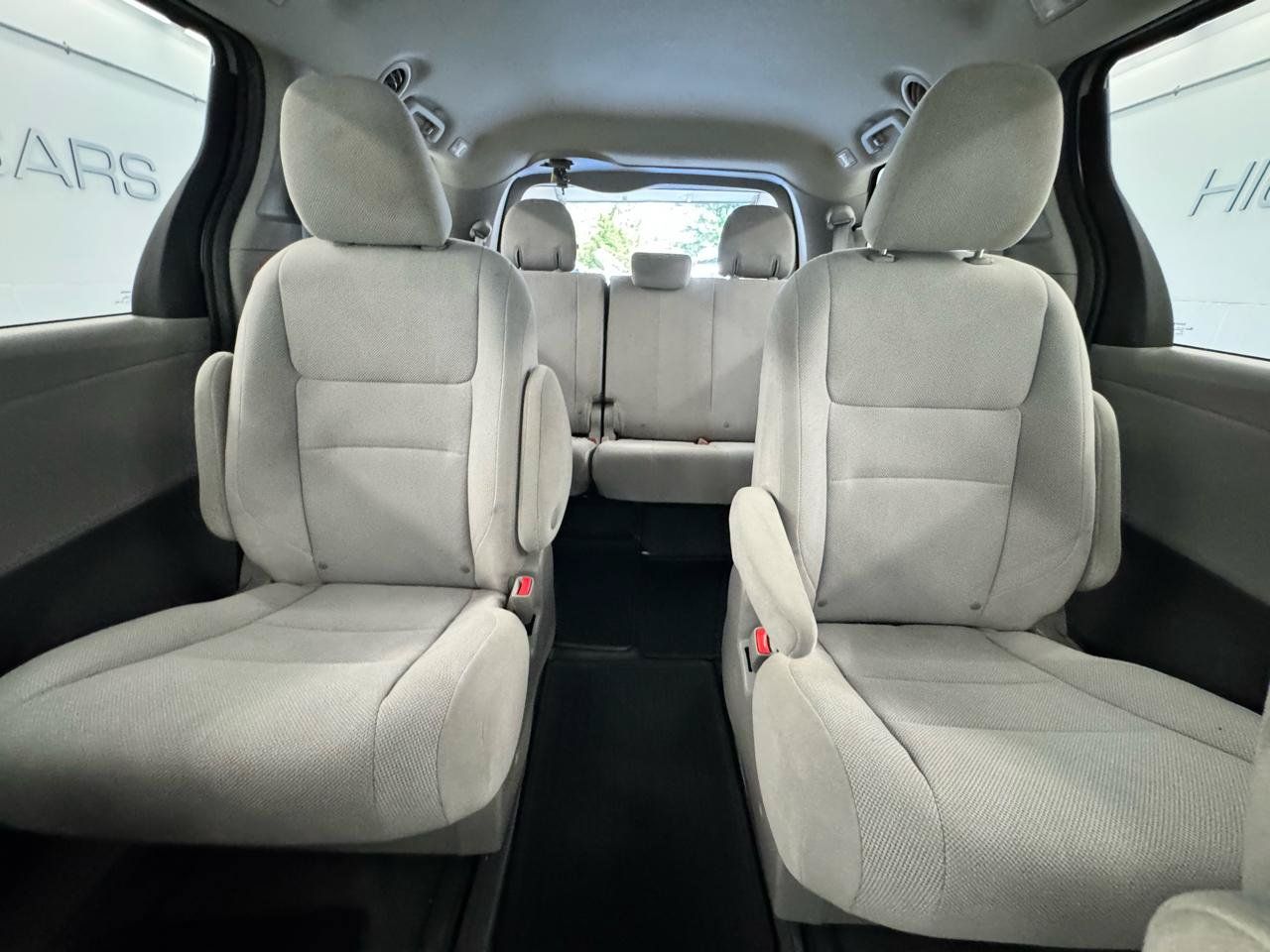 Used 2020 Toyota Sienna L FWD image 29