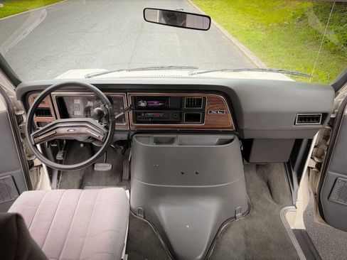 Used 1990 Ford E-150 and Econoline 150 RWD image 25