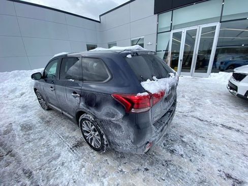 Used 2016 Mitsubishi Outlander SE image 3