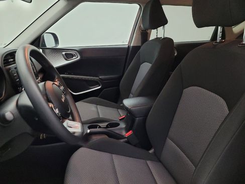 Used 2023 Kia Soul LX image 17