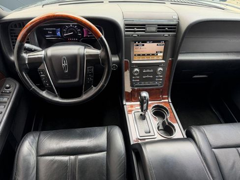 Used 2016 Lincoln Navigator Select RWD image 24