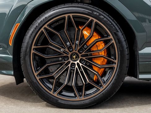 Used 2025 Lamborghini Urus SE image 11