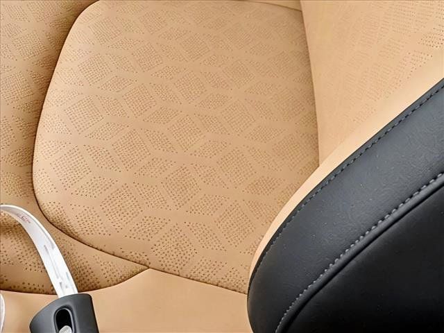 Used 2024 Kia Carnival LX FWD image 17
