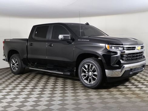 Used 2023 Chevrolet Silverado 1500 LT AWD/4WD image 2