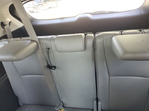 Used 2021 Toyota Highlander XLE image 15