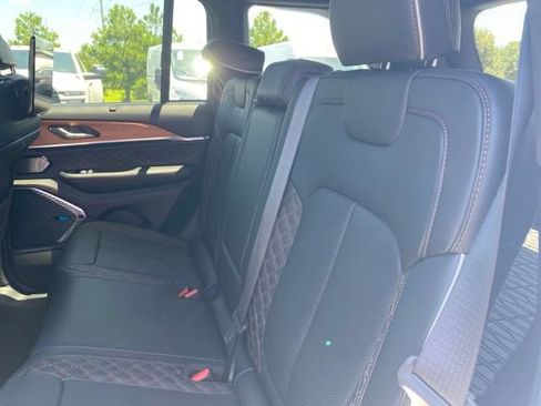 Used 2023 Jeep Grand Cherokee Summit AWD/4WD image 31