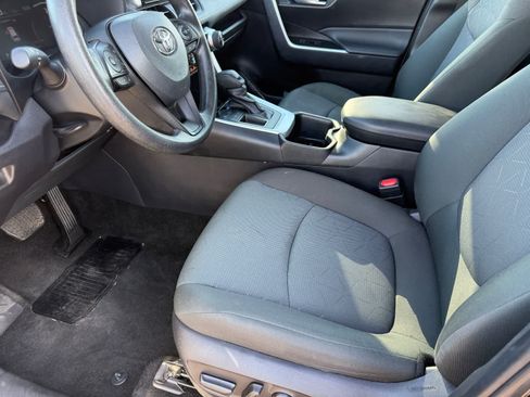 Used 2025 Toyota RAV4 XLE FWD image 17