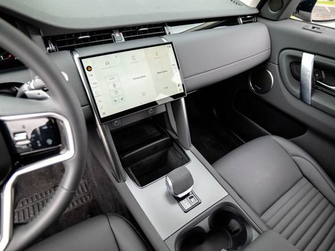 Used 2025 Land Rover Discovery Sport S image 21