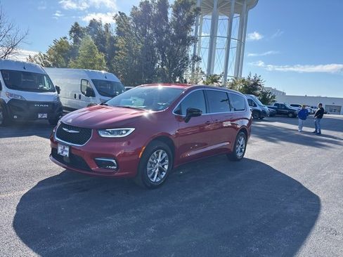 New 2026 Chrysler Pacifica Select image 1