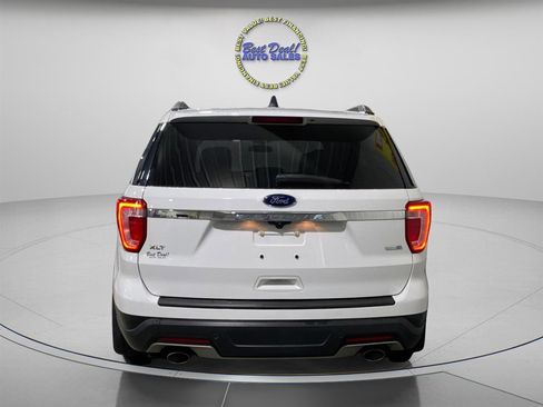 Used 2018 Ford Explorer XLT AWD/4WD image 4