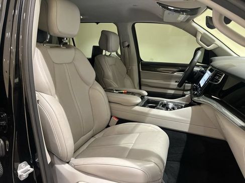 Used 2022 Jeep Wagoneer Series II w/ Convenience Group I AWD/4WD image 25