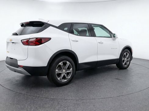Used 2025 Chevrolet Blazer LT FWD image 9