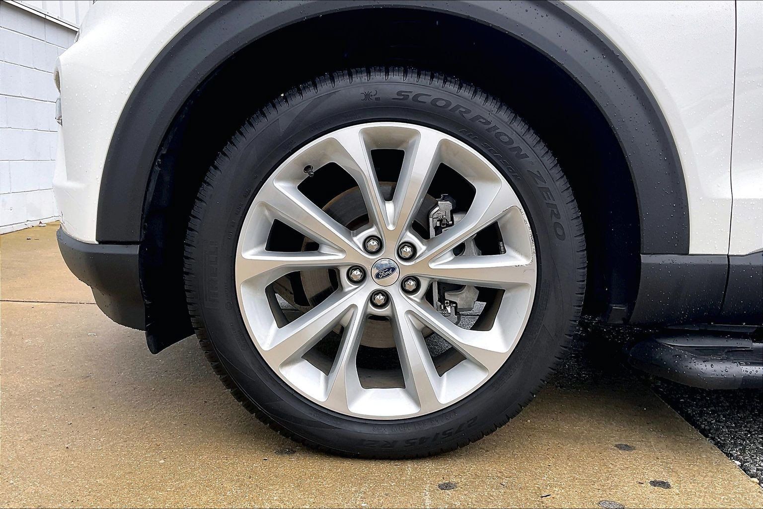 Used 2024 Ford Explorer Platinum w/ Technology Package AWD/4WD image 11