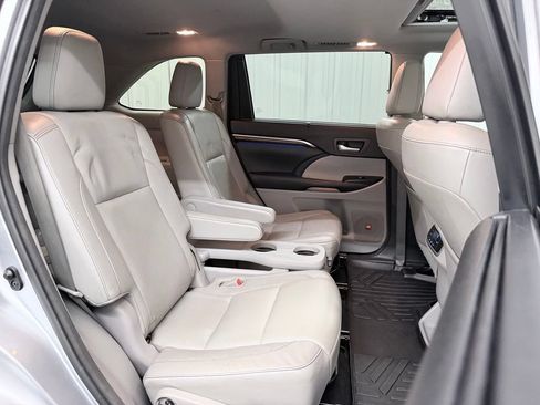 Used 2015 Toyota Highlander Limited FWD image 34