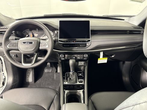 New 2026 Jeep Compass Latitude image 12