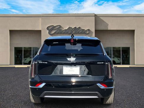 New 2026 Cadillac Optiq Luxury 2 image 4