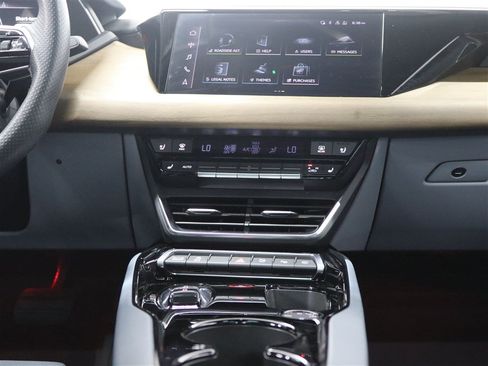 Used 2023 Audi e-tron GT Prestige AWD/4WD image 26