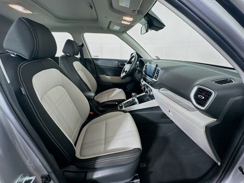 Used 2025 Hyundai Venue SEL FWD image 30