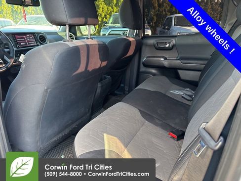 Used 2022 Toyota Tacoma TRD Off-Road image 9