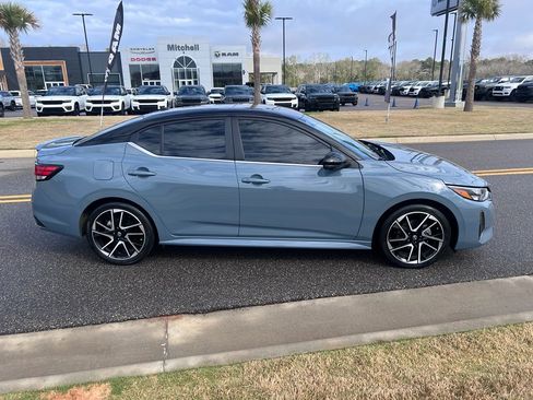 Used 2024 Nissan Sentra SR w/ SR Premium Package image 3