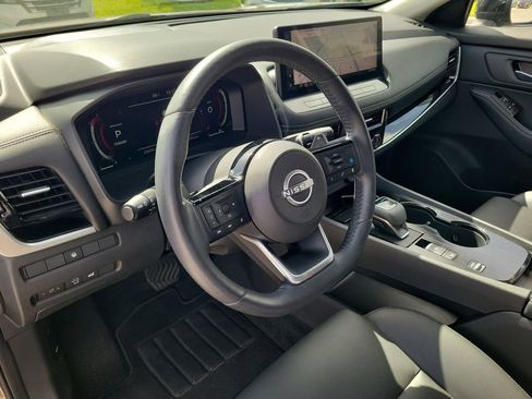 Used 2024 Nissan Rogue SL w/ SL Premium Package FWD image 18