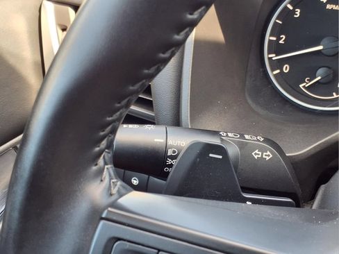 Used 2025 Nissan Rogue SV FWD image 19