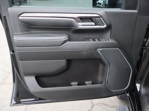 Used 2024 Chevrolet Silverado 2500 LTZ AWD/4WD image 18