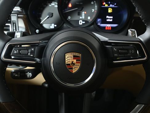 Used 2026 Porsche Macan AWD/4WD image 19