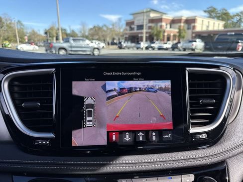 New 2026 Chrysler Pacifica Select FWD image 23