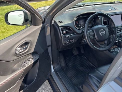 Used 2019 Jeep Cherokee Trailhawk w/ Comfort/Convenience Group AWD/4WD image 4